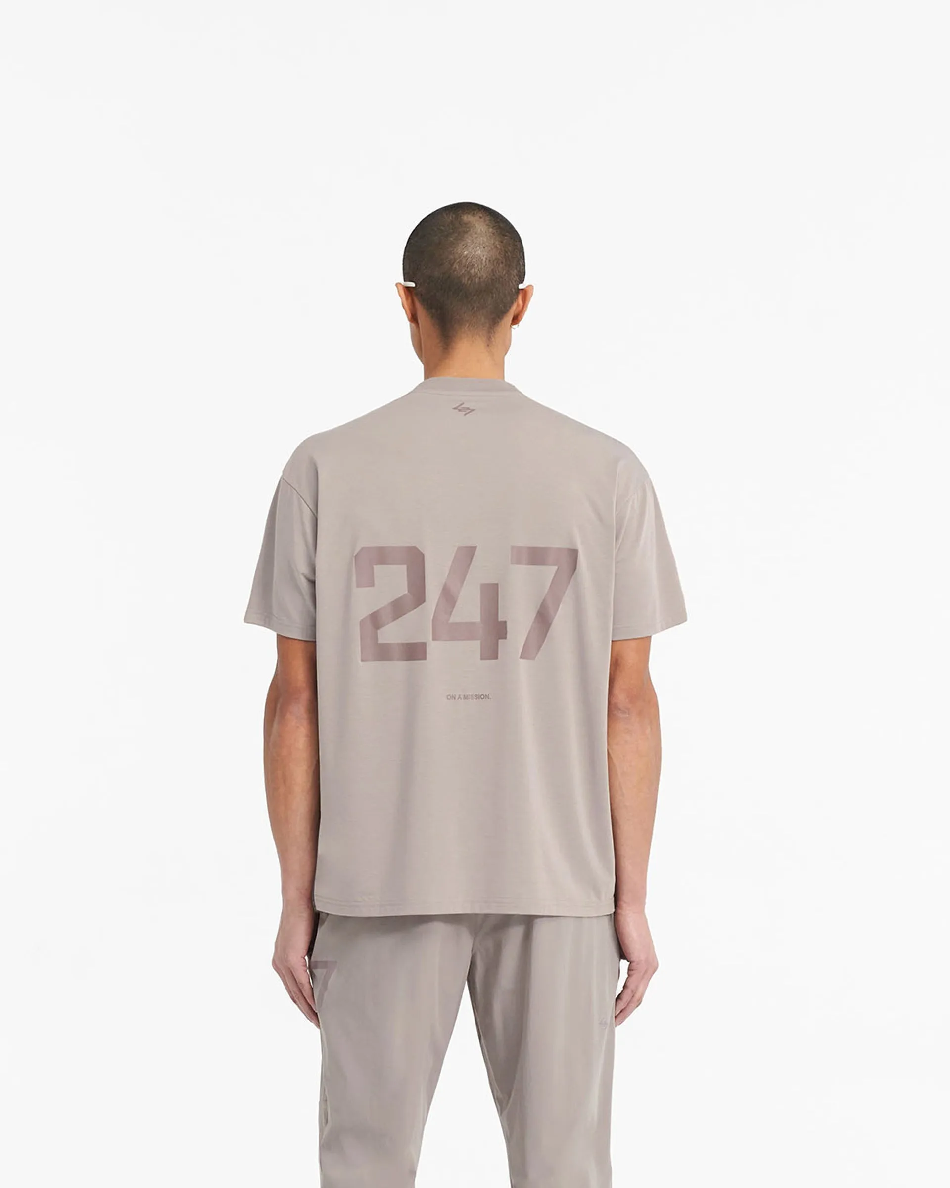 TaglessDesign 247 Oversized T-Shirt - Cinder