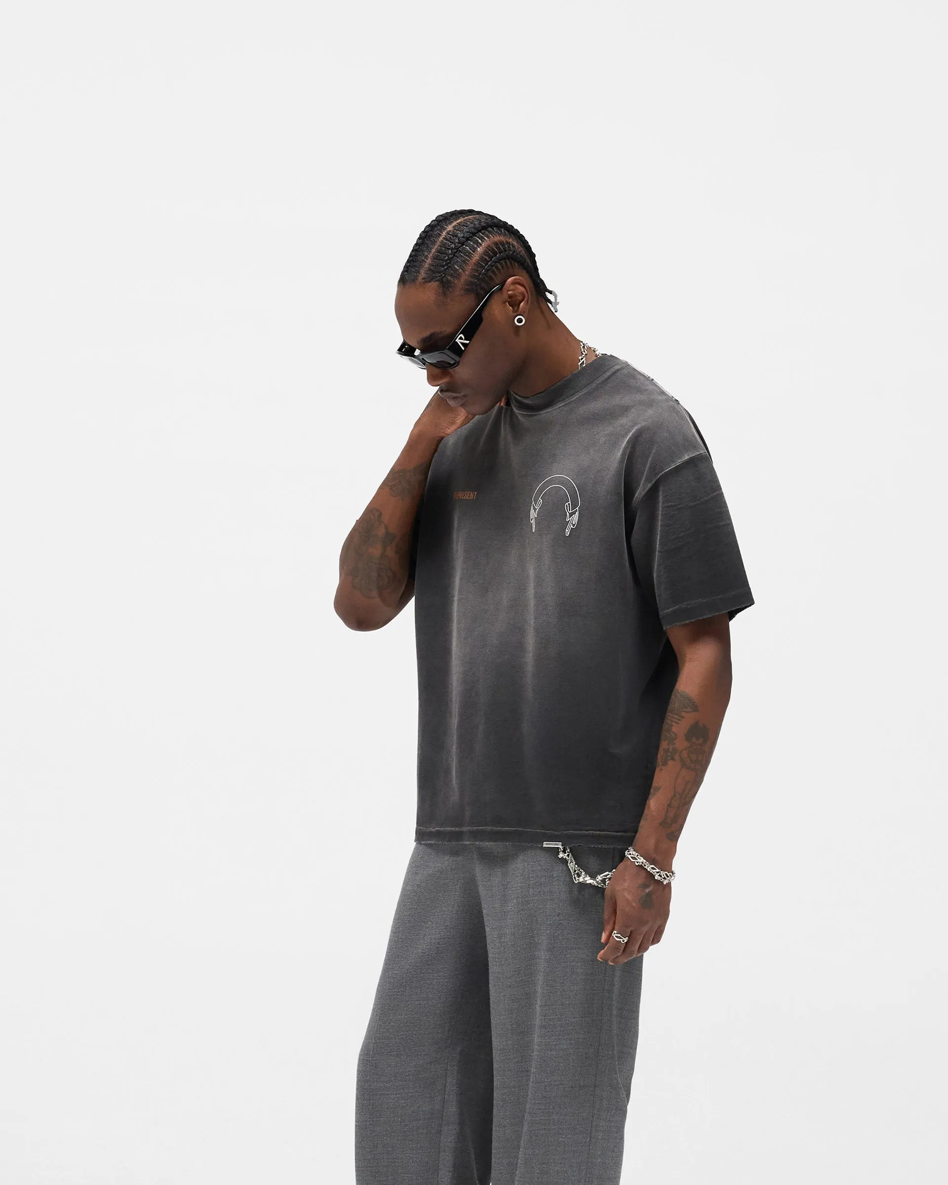 Snag Resistant Surface Represent Banner T-Shirt - Stained Black