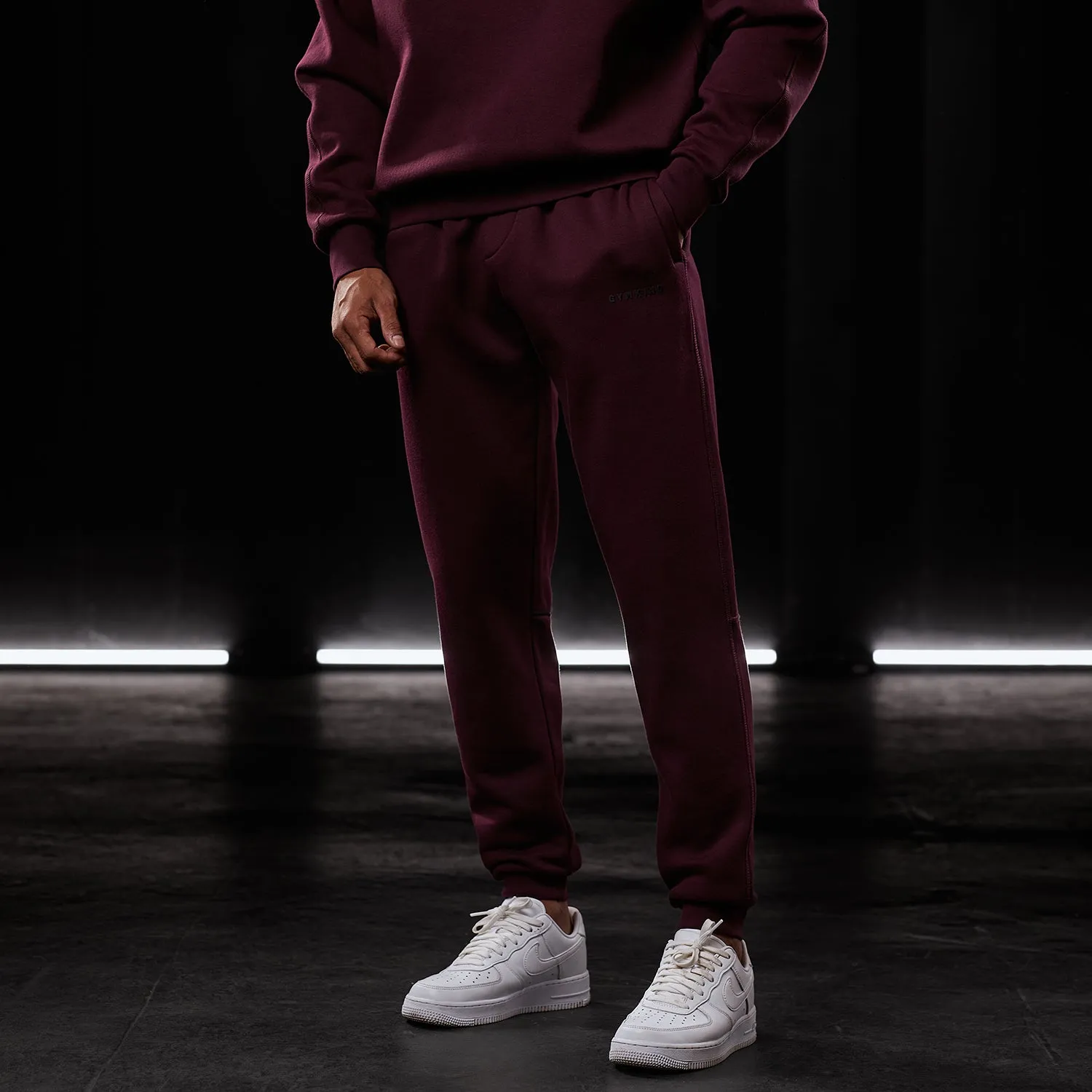 Gym King Outline Print Jogger - Burgundy Heat Friendly