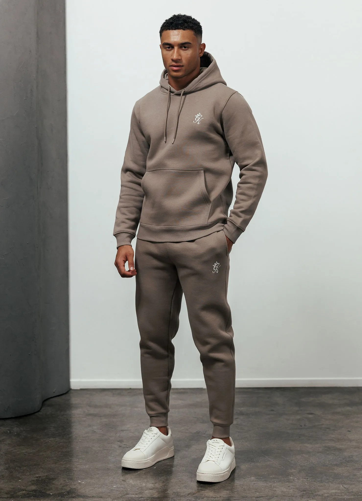 Seamless Design Tailored Silhouette Gym King Fundamental Fleece Jogger - Truffle