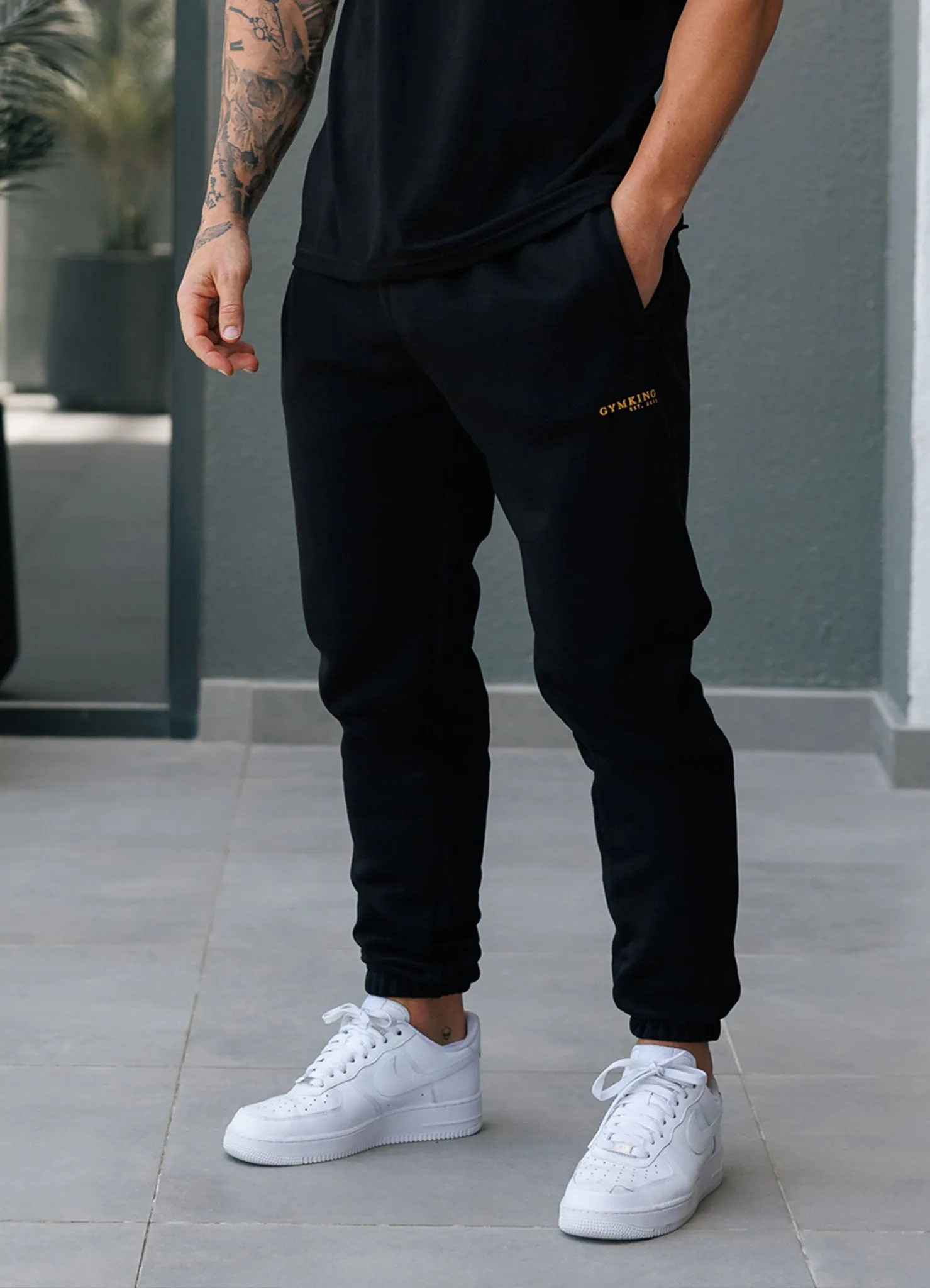 Everyday Ease Gym King Established Relaxed Fit Jogger - Black/Gold