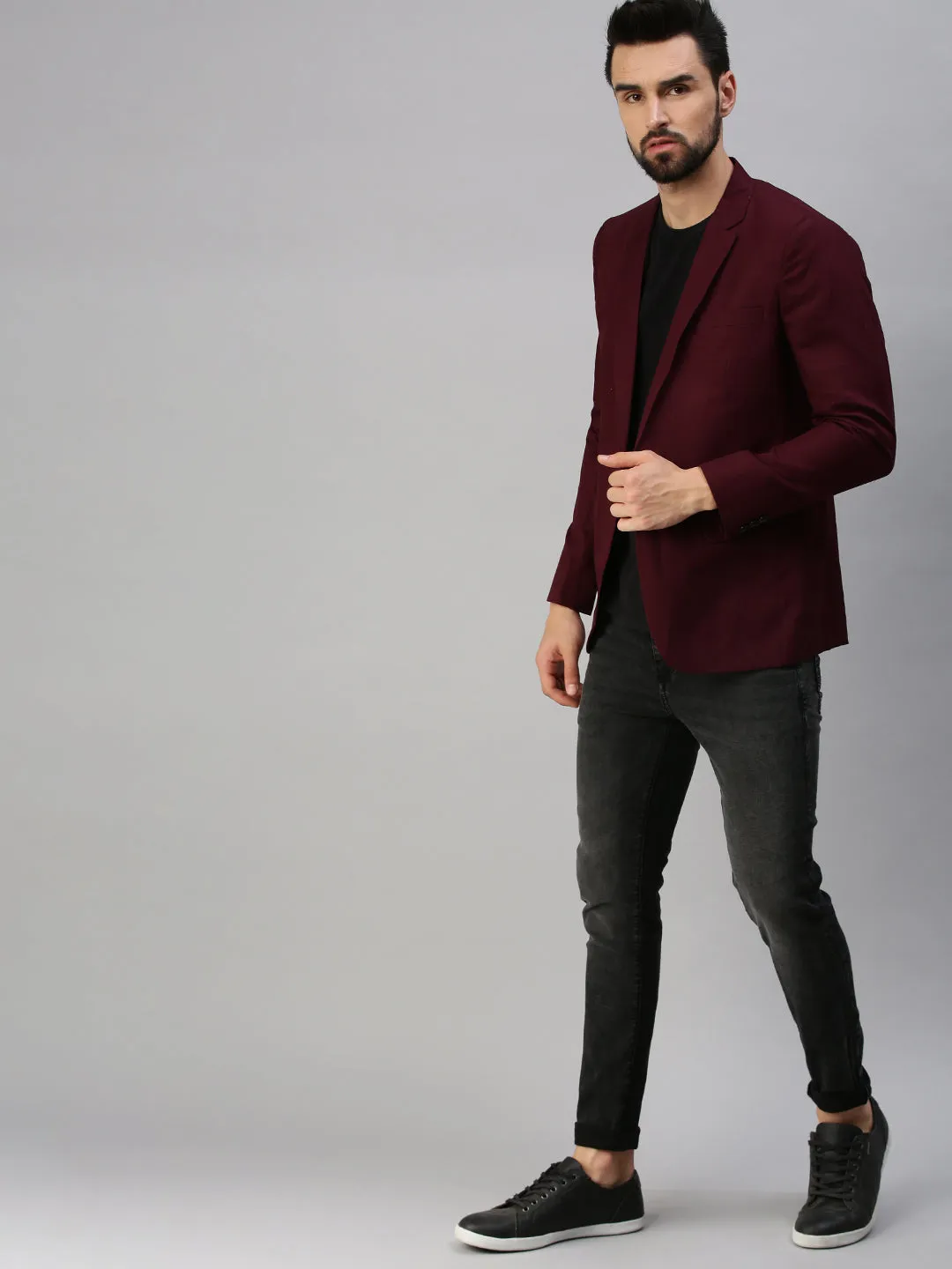 Men's Maroon Solid Single Breasted Party Blazers Compact Packability