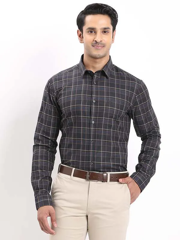 Refined Aesthetic Geometric Pattern Men Checked Full Sleeve Cotton Shirt