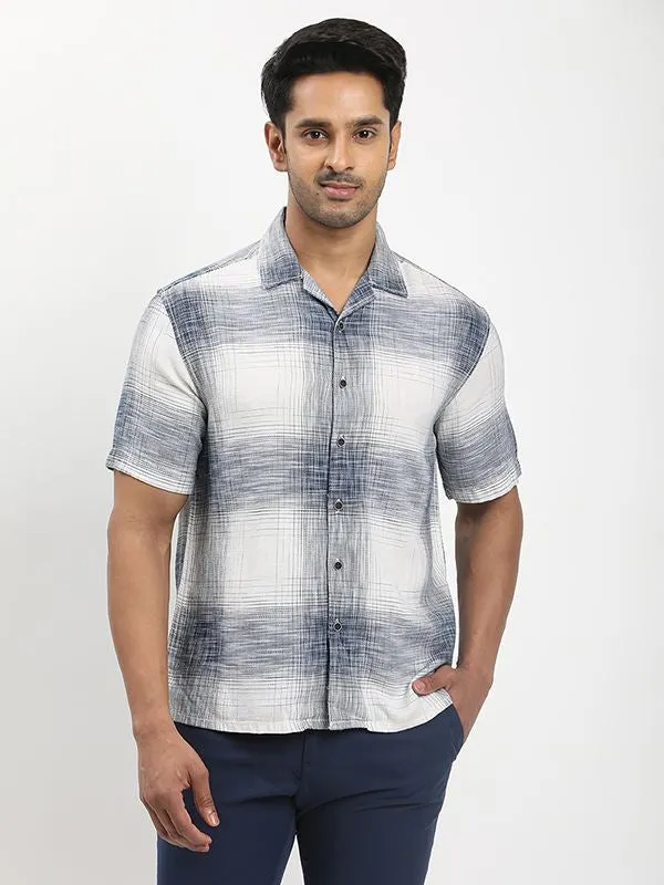 Perfect Look Trendsetting Men Checked Half Sleeve Cotton Blend Shirt