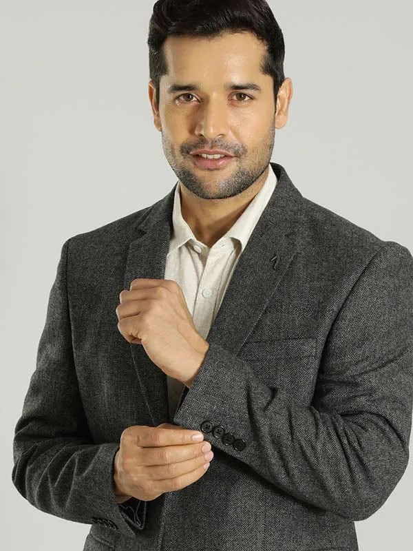 Layered Protection Layered Neckline Men Solid Full Sleeve Casual Blazer