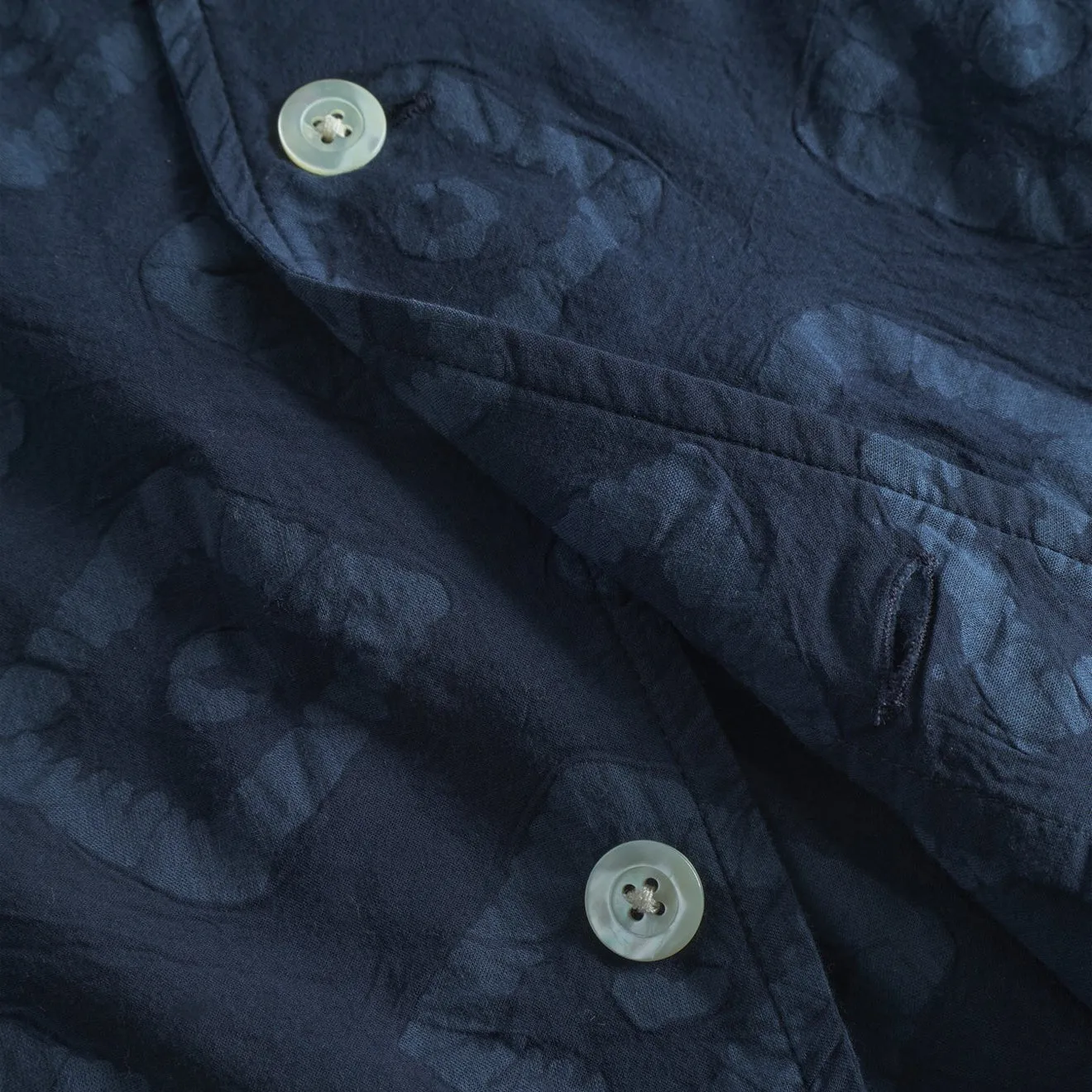 Flexible Shoulder Construction Cruise Collection Norse Projects Mads Batik SS Shirt Dark Navy