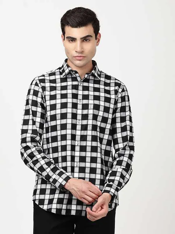 Relaxed Design Men Checked Full Sleeve Cotton Shirt