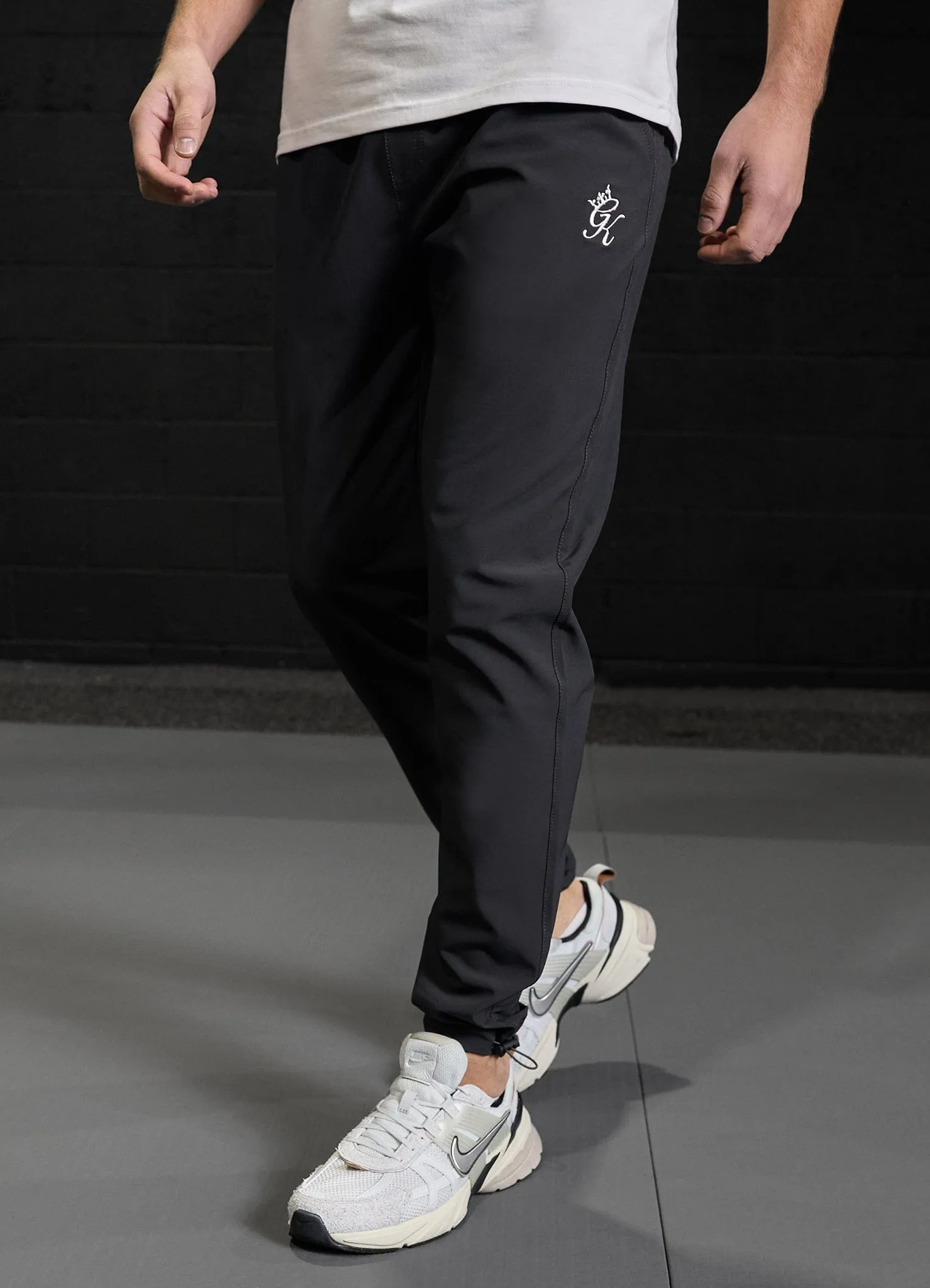 Gym King Fundamental Woven Jogger - Dark Pewter All Season Fit Slim Shape