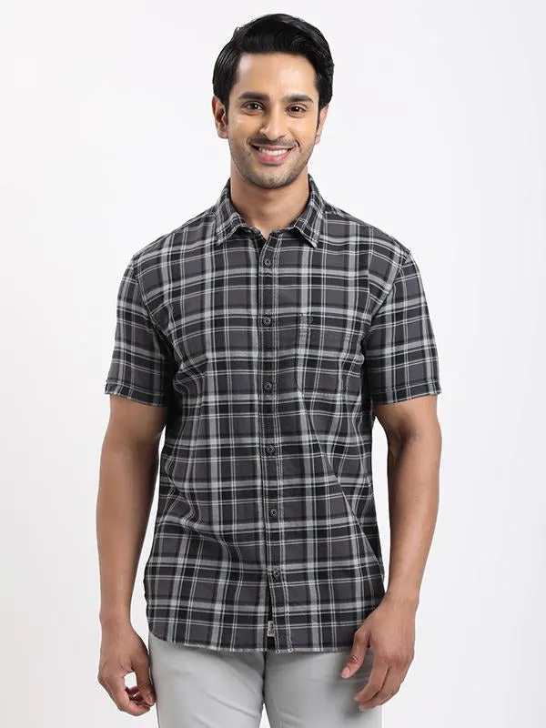Tailored Silhouette Wrinkle-Resistant Men Checked Half Sleeve Cotton Shirt