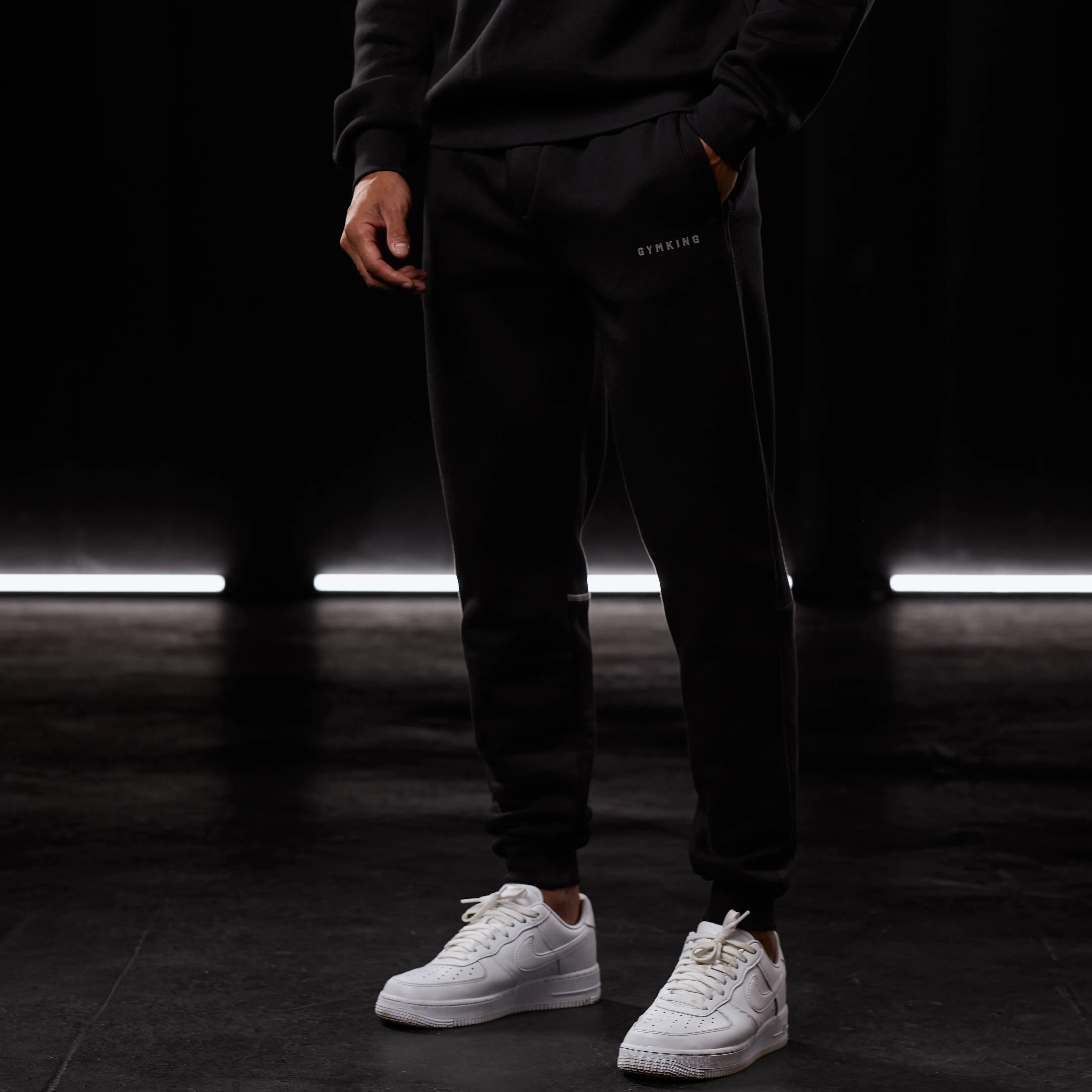 TouchscreenCompatiblePockets Full Flex Gym King Outline Print Jogger - Black