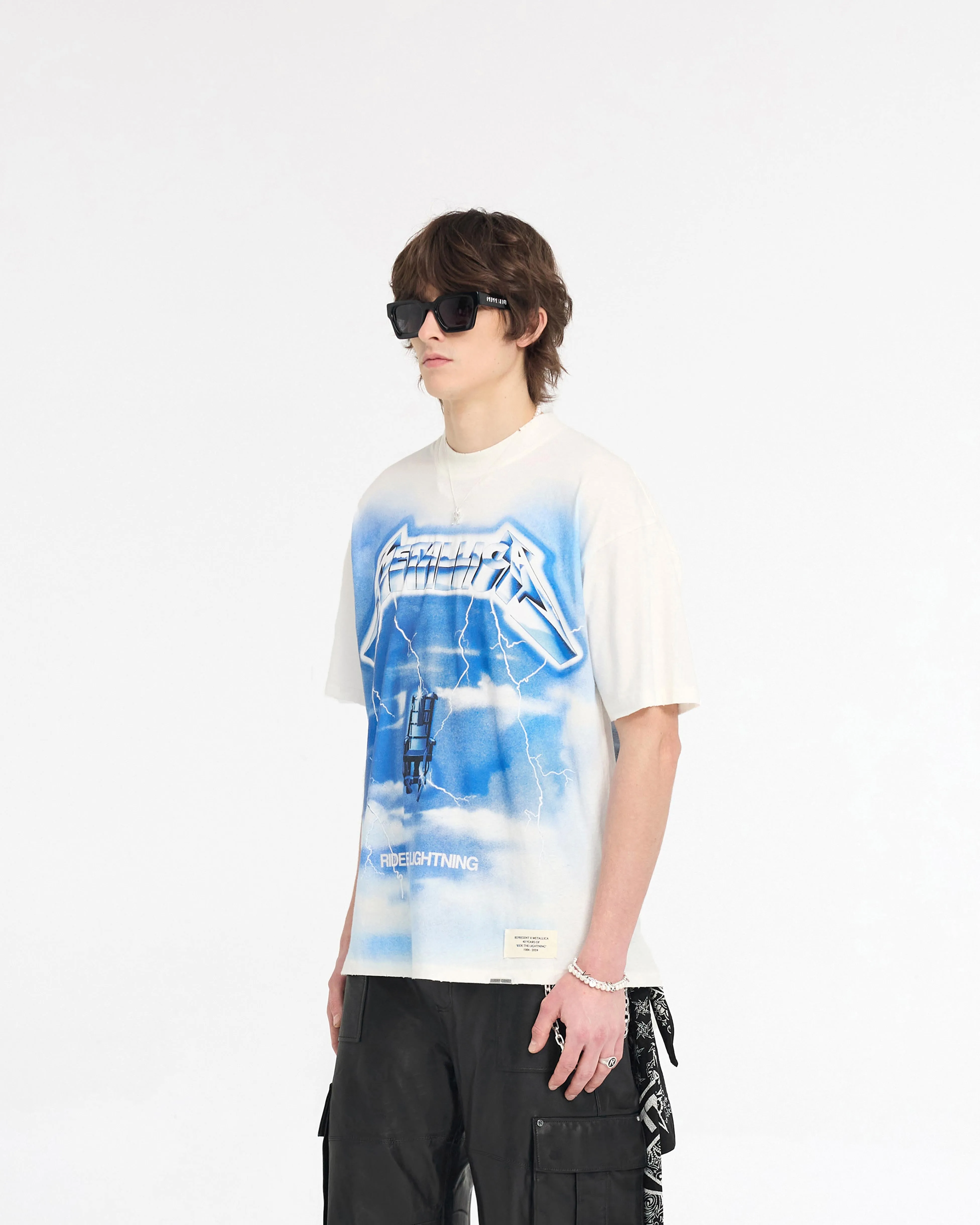 Represent X Metallica Ride The Lightning T-Shirt - Flat White Beach relaxation