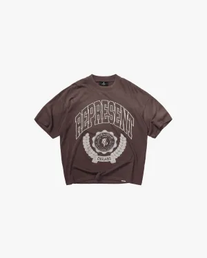 Legacy Crest T-Shirt - Nero Versatile Outfit